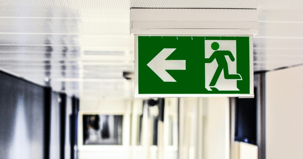Fluchtwegzeichen und Rettungswegkennzeichnung – Brandschutz München